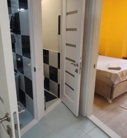 One Room With A Shared Bathroom Chişinău Esterno foto
