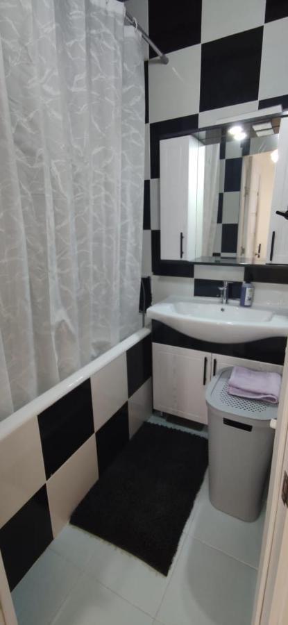 One Room With A Shared Bathroom Chişinău Esterno foto